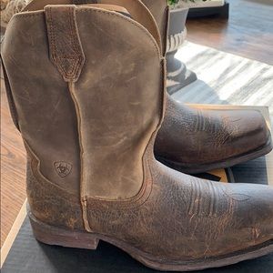 NWB ARIAT RAMBLER MENS BOOT